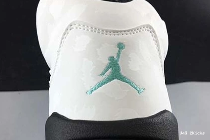 ISLAND AIR 594 Versatile GREEN JORDAN 5 CN2932-100 1012